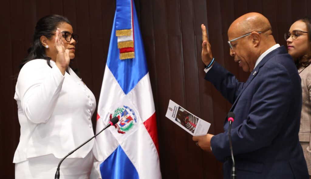 Minerva Klaudel Frías Ogando como sustituta del fenecido diputado Jorge Frías